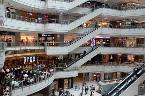 光影流轉(zhuǎn)中的商業(yè)脈搏 上海港匯廣場的日用百貨銷售影像集錦